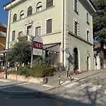 900