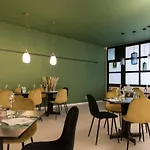 Hotel 900 *