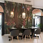 900