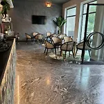 900 Hotel