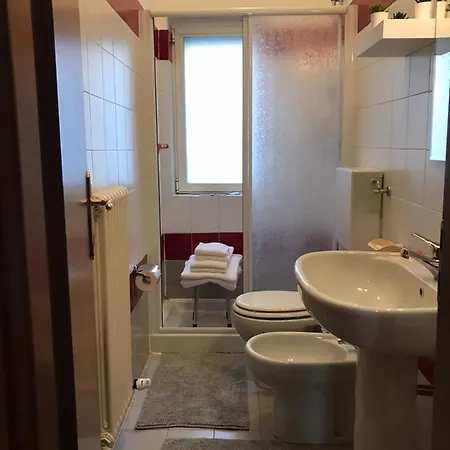 900 Hotel *