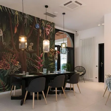 Hotel 900 *