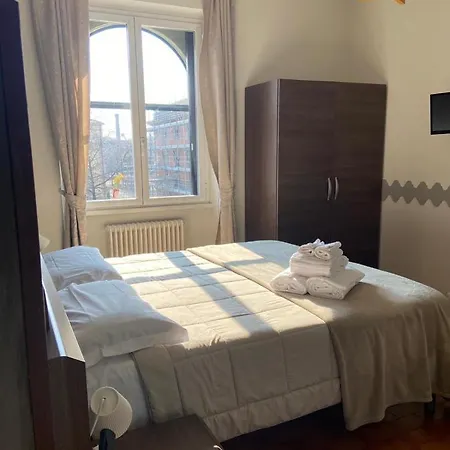 900 Hotel *