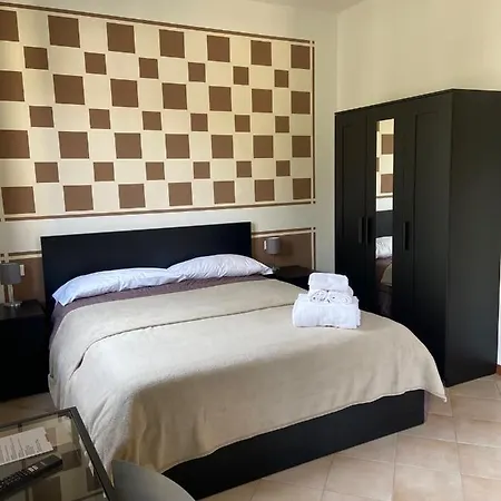 900 Hotel *