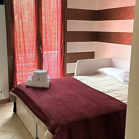 900 Hotel *