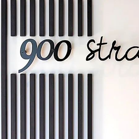 900 *