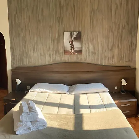 Hotel 900 *